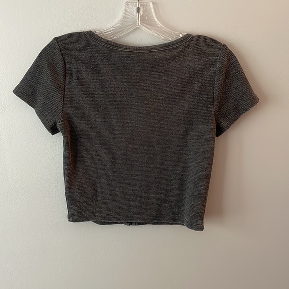 Forever 21 Crop Top. - Picture 3 of 3